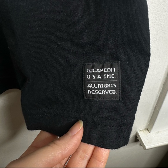 Uniqlo Capcom UT Street Fighter Akuma Gouki Large T-Shirt - Picture 3 of 5